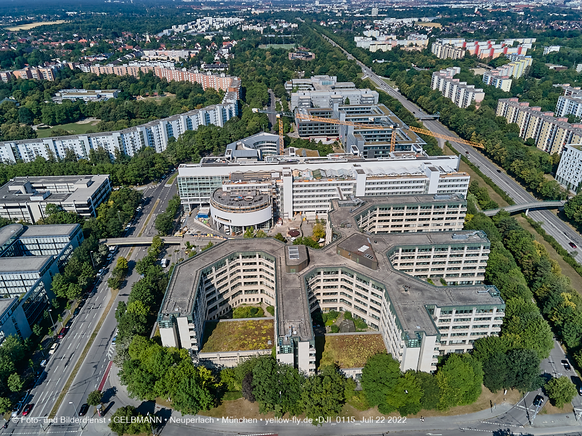 22.07.2022 - ehemaliges Alliant-Versicherungsgebäude und Wohnring in Neuperlach